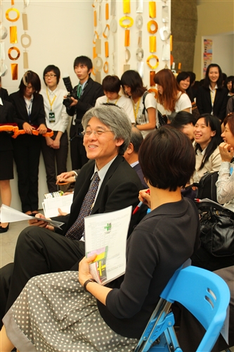 教科系第10屆畢展「十，進位」，本週在淡水校園黑天鵝展示廳展出19組與企業合作製作數位教材之畢業作品，展現同學大學四年來在教學設計、多媒體製作、數位學習與教材開發之專業訓練成果。