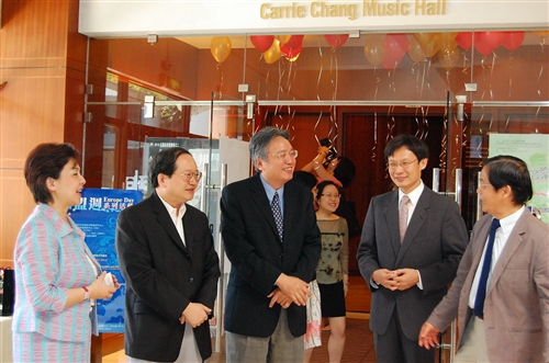 歐洲研究所、覺生紀念圖書館及歐洲聯盟研究中心，自即日起至14日聯合舉辦「第二屆歐盟週」一系列活動，包括學術研討會、歐洲主題書展、電影欣賞及講評等，加深全體教職員生對於歐洲聯盟的認識。