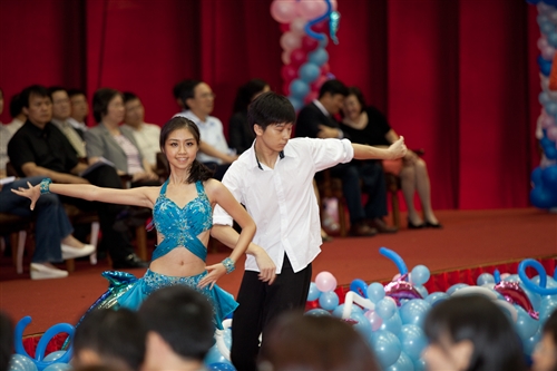 新淡江人登克難坡，本校99學年度新生開學典禮暨入學講習於淡水校園隆重舉行。