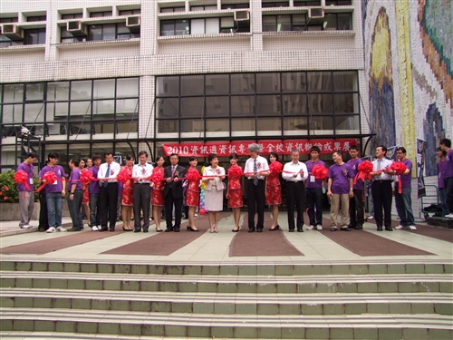 由資訊工程學系舉辦的「2010資訊週」，7日至10日登場，邀請高科技業者演講、參展並辦理學生生涯規劃講座，讓與會者了解系所多面向培養學生基本專業能力與就業力的策略。