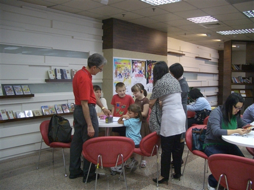 覺生紀念圖書館與美洲所及英文系合辦「《湯姆歷險記》暨馬克‧吐溫主題書展」及「閱讀《湯姆歷險記》」等一系列「2010世界閱讀日」活動，邀請與會者一同重溫兒時舊夢，並向大師致敬。