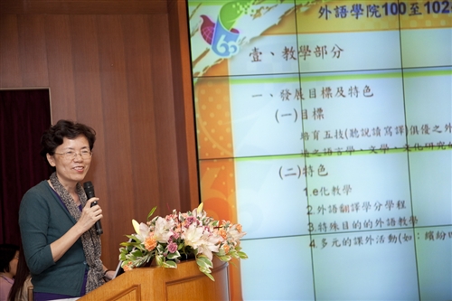 開創淡江新紀元，本校舉行「99學年度教學與行政革新研討會」。