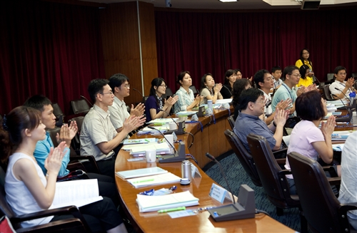 增聘51名專任教師，本校召開「99學年度新聘教師座談會」。