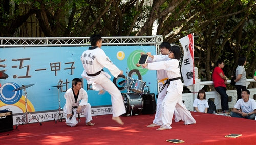 新淡江人登克難坡，本校99學年度新生開學典禮暨入學講習於淡水校園隆重舉行。