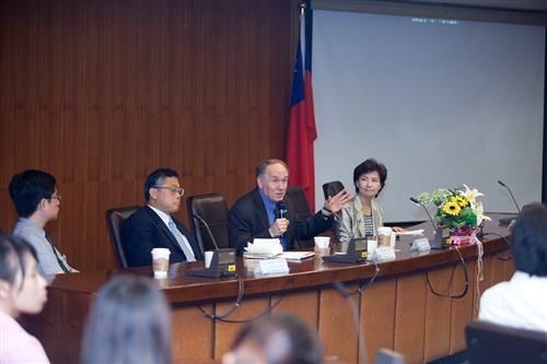 本校60週年校慶活動-與大師有約，邀請「諾貝爾經濟學獎得主」Edward C. Prescott蒞校演講。