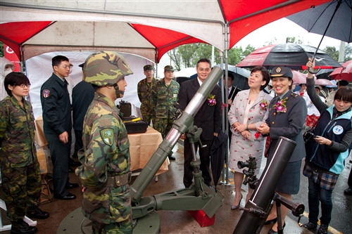 國際事務與戰略研究所及國防部合作舉辦「淡江一甲子行動－全民國防暨軍武大展」。