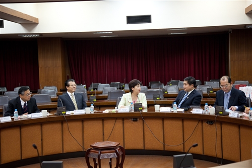 本校與北京理工大學簽定兩校學術交流協議暨學生交流協議書。