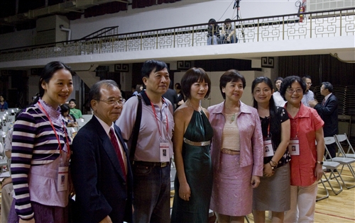 慶祝本校60週年校慶，大陸浙江大學文琴交響樂團一行65人蒞校參訪，並與本校音樂性社團共同攜手演出「浙大與淡大五虎崗音樂友誼之夜」。