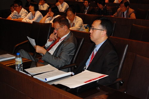 本校歐洲研究所、歐洲聯盟研究中心與臺灣歐洲聯盟中心共同舉辦「2010歐洲聯盟與台灣：經貿關係前瞻研討會」，討論歐盟全球經貿角色、歐元區經濟實力、歐洲金融市場與台歐經貿關係等，讓推動學者教授有實務與理論的交流，提出建言並擴展對歐洲之良好形象。