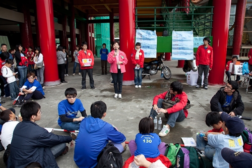 「全校觀音山健行」活動，教職員生體驗山脈之美。