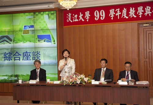 開創淡江新紀元，本校舉行「99學年度教學與行政革新研討會」。