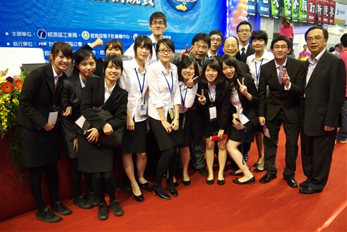 全國資訊服務創新競賽，本校資管系大放異彩。