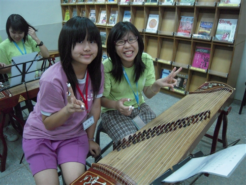 「2010海外華裔青年語文研習班」活動正在本校熱烈展開。