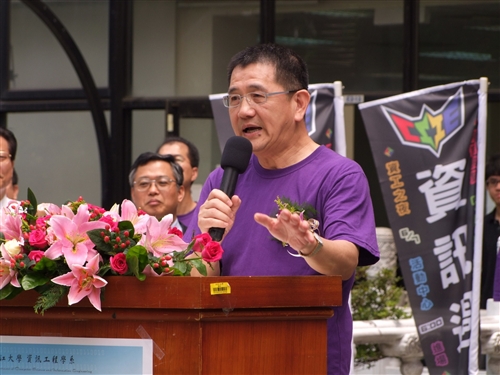 由資訊工程學系舉辦的「2010資訊週」，7日至10日登場，邀請高科技業者演講、參展並辦理學生生涯規劃講座，讓與會者了解系所多面向培養學生基本專業能力與就業力的策略。