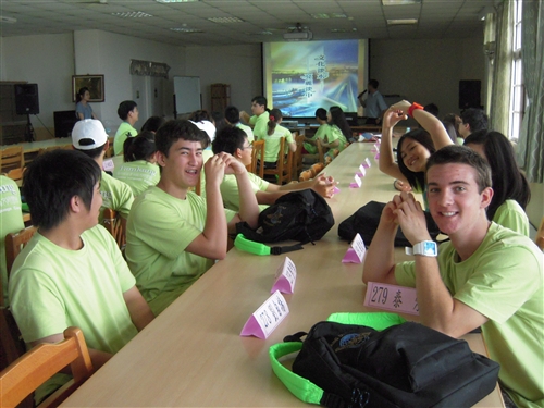 「2010海外華裔青年語文研習班」活動正在本校熱烈展開。