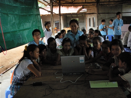 本校師生利用暑假遠赴柬埔寨進行服務學習活動。