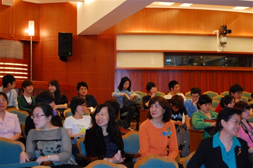 歐洲研究所、覺生紀念圖書館及歐洲聯盟研究中心，自即日起至14日聯合舉辦「第二屆歐盟週」一系列活動，包括學術研討會、歐洲主題書展、電影欣賞及講評等，加深全體教職員生對於歐洲聯盟的認識。