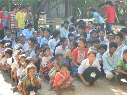 本校師生利用暑假遠赴柬埔寨進行服務學習活動。