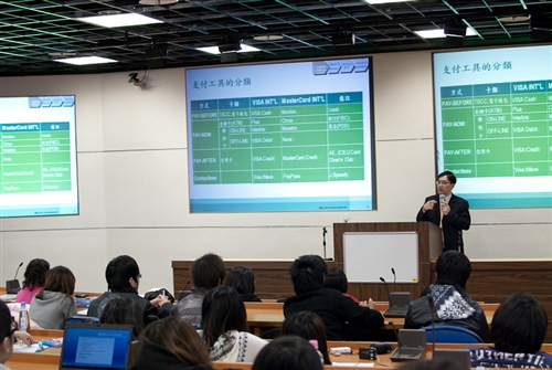 本學期商學院邀請知名企業主管及學者開授「理財與創業」講座課程，增進同學理財與創業觀念，並習取台灣創業家的智慧與經驗。