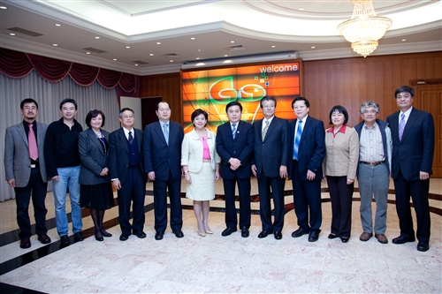 本校與北京理工大學簽定兩校學術交流協議暨學生交流協議書。