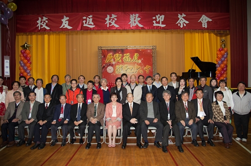 「春之饗宴」：時序入春、奼紫焉紅的杜鵑妝點滿校園之際，校友們齊聚五虎崗，與創辦人張建邦及校長張家宜同歡，提早為本校建校一甲子暖壽。