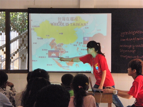 本校師生利用暑假遠赴柬埔寨進行服務學習活動。