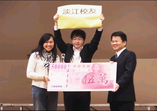 由本校合唱團與校友組成之「淡江大學校友合唱團」，日前參加第14屆全國中山杯金嗓獎合唱比賽，以活潑的元素與創新點子，從26組參賽的合唱團中脫穎而出，勇奪冠軍。