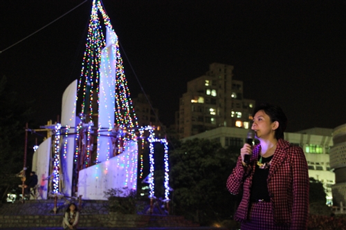 「淡江一甲子，旋轉久久，迎向100 蛋捲點燈」暨「2010白色聖誕化妝舞會」活動熱鬧登場。