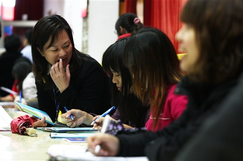 本校舉行2010年校園徵才博覽會，吸引50家企業蒞校徵才，會場提供完整的求職資訊，讓同學們即早熟悉就業市場狀況，做好自我生涯規劃，以期順利與職場接軌。