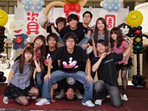 由資訊工程學系舉辦的「2010資訊週」，7日至10日登場，邀請高科技業者演講、參展並辦理學生生涯規劃講座，讓與會者了解系所多面向培養學生基本專業能力與就業力的策略。