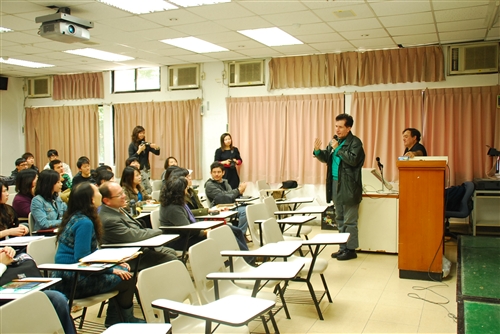 美洲研究所邀請中南美洲唯一征服全世界七大峰的登山家海梅比尼亞斯蒞臨淡水校園進行「從瓜地馬拉到世界的高峰」演講，讓本校學生見證了這位充滿活力，將攀爬高峰當作生命最重要事的勇士。