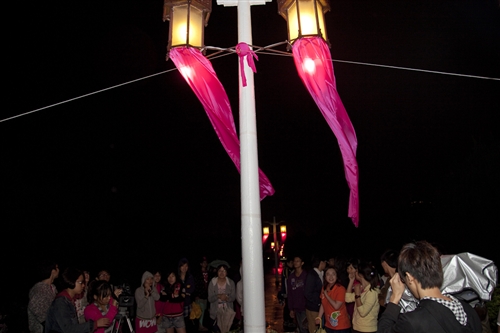 傳燈傳心，宮燈大道團圓喜慶的意象藝術裝置點燈儀式，開啟淡江新的里程碑。