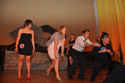 「淡江一甲子，旋轉久久，迎向100 蛋捲點燈」暨「2010白色聖誕化妝舞會」活動熱鬧登場。