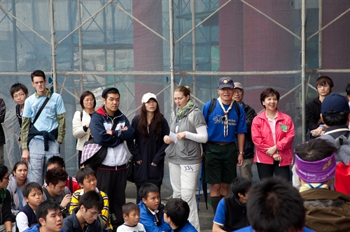 「全校觀音山健行」活動，教職員生體驗山脈之美。