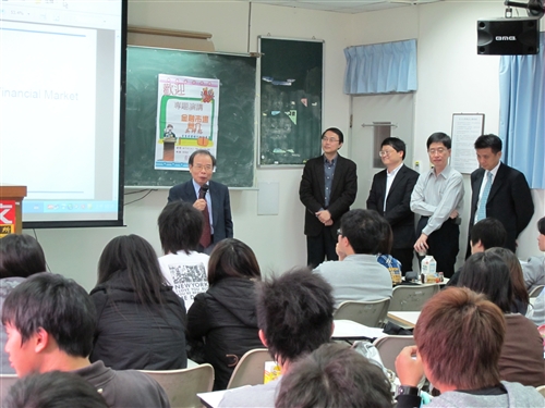 本校60週年校慶籌備委員會「學術活動組」推出「智慧大樹-校友萬人捐課」活動，由各院系邀請傑出校友返校，提供學習及業界經驗。首場活動由產經系系友、荷蘭銀行投資銀行部執行董事吳坤裕專題演講。