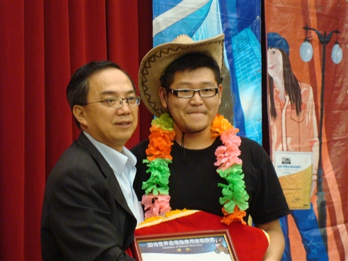 本校資管系楊明玉老師指導數學系林資閎、財金系曾莛雅同學，於日前參加「2010年世界盃電腦應用技能競賽」台灣區選拔賽，分別獲得EXCEL、WORD全國第一，為本校創下四連霸的佳績。