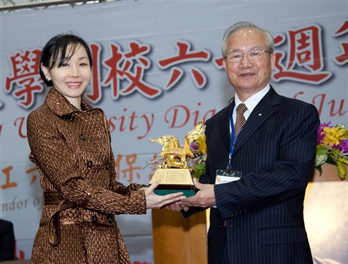 馬總統蒞臨60週年校慶慶祝大會，祝福淡江生日快樂！