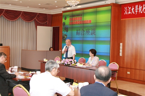 教育部訪視委員蒞校進行98年度獎勵私立大學校院校務發展計畫經費訪視活動，張校長針對本校健全的會計管理制度，以及獎補助經費之有效運用，進行了簡報與說明。