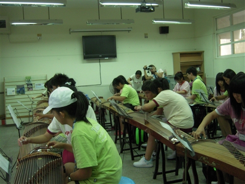 「2010海外華裔青年語文研習班」活動正在本校熱烈展開。