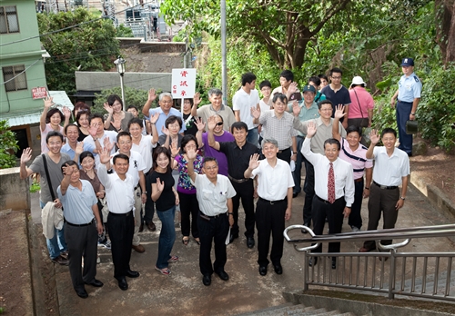 新淡江人登克難坡，本校99學年度新生開學典禮暨入學講習於淡水校園隆重舉行。