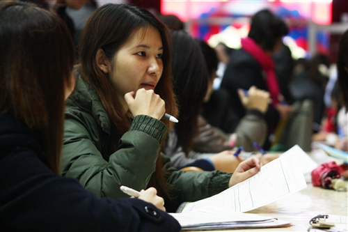 本校舉行2010年校園徵才博覽會，吸引50家企業蒞校徵才，會場提供完整的求職資訊，讓同學們即早熟悉就業市場狀況，做好自我生涯規劃，以期順利與職場接軌。