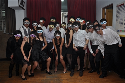 「淡江一甲子，旋轉久久，迎向100 蛋捲點燈」暨「2010白色聖誕化妝舞會」活動熱鬧登場。