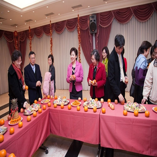 本校庚寅年新春團拜茶會於2月19日（星期五）上午10時在淡水校園覺生國際會議廳舉行，團拜活動由校長張家宜主持，祝賀全體同仁在新的一年生龍活虎、如虎添翼、身體健康。