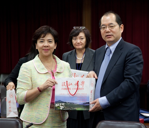 本校與北京理工大學簽定兩校學術交流協議暨學生交流協議書。