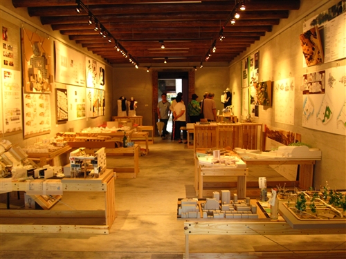 建築系師生組成的TAI工作團隊，以大同區迪化街127號店屋為據點，將其打造為具教育及藝文效能的公共交流平台「127號公店」，用藝術風氣活化迪化街區。