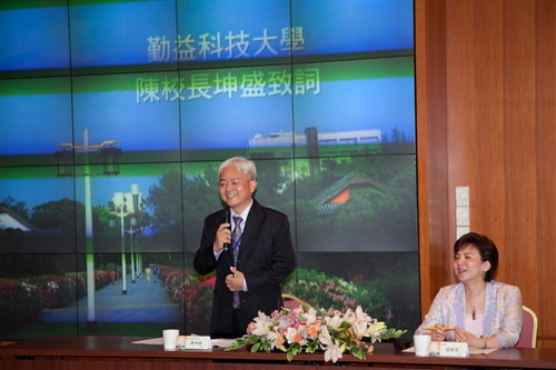 國立勤益科技大學一行18人蒞臨本校進行校務參訪與交流。張校長家宜和與會人員分享大學的全面品質管理，並說明本校推行TQM之歷程及成果。