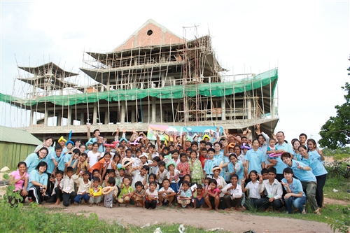 本校師生利用暑假遠赴柬埔寨進行服務學習活動。