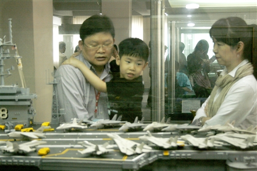 為慶祝本校60週年校慶及海事博物館創館20週年館慶，5日特別舉辦「海事博物館20週年館慶回顧展」暨「航海、輪機系友回娘家」活動，校友熱情參與讓此次活動留下美好的見證。