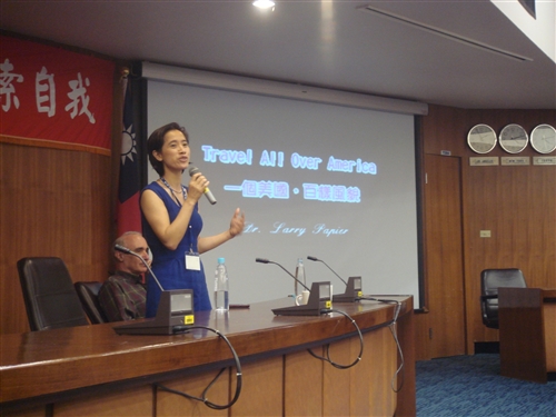 「2010年暑期生活英語營」本週在淡水校園熱鬧展開，4天的活動將協助同學藉著不同文化的學習與自我探索，提升英語能力與國際視野。