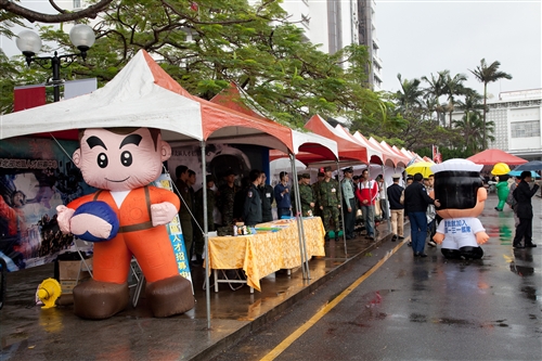 國際事務與戰略研究所及國防部合作舉辦「淡江一甲子行動－全民國防暨軍武大展」。